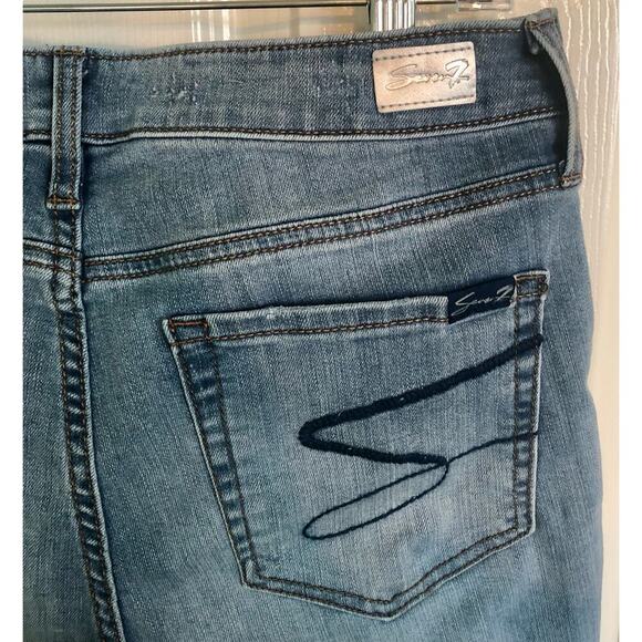 Seven7 Light Wash Sunset Bermuda Shorts Mid Rise Women's Jean Shorts - 8 - Picture 5 of 9